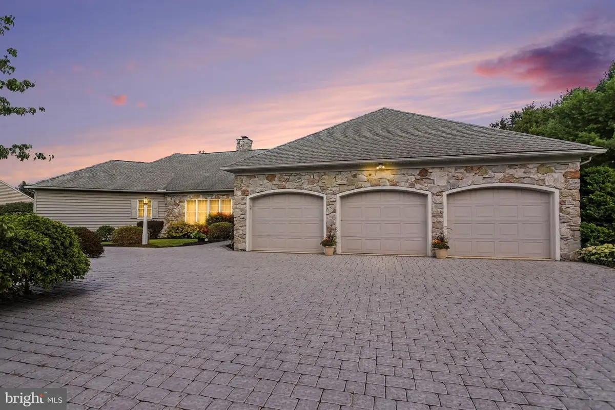 306 Country Meadows Dr, Lancaster, PA 17602 - #1
