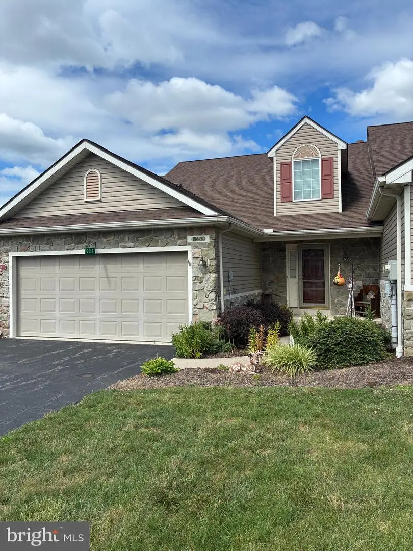 325 Hill St, Mount Joy, PA 17552 - #1