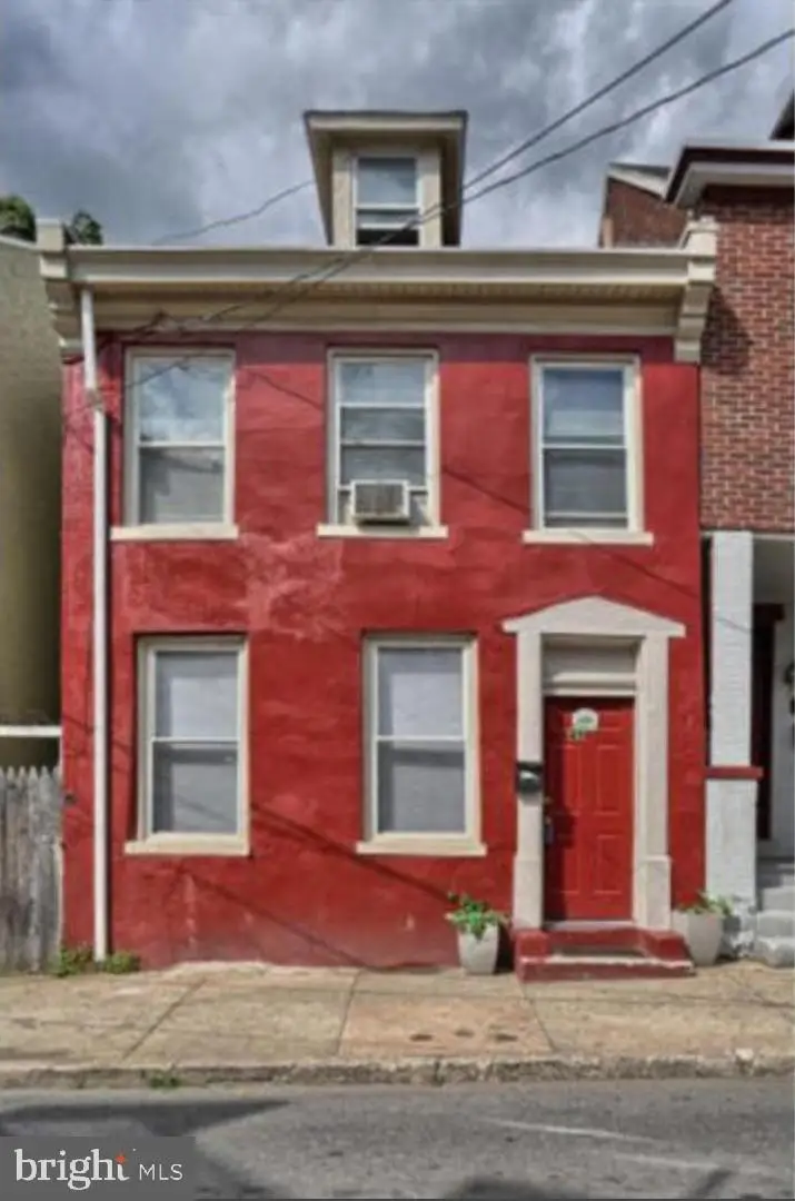 409 E Strawberry St, Lancaster, PA 17602 - #1