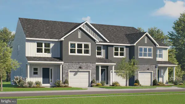 18 Arcadia Dr, ELIZABETHTOWN, PA 17022