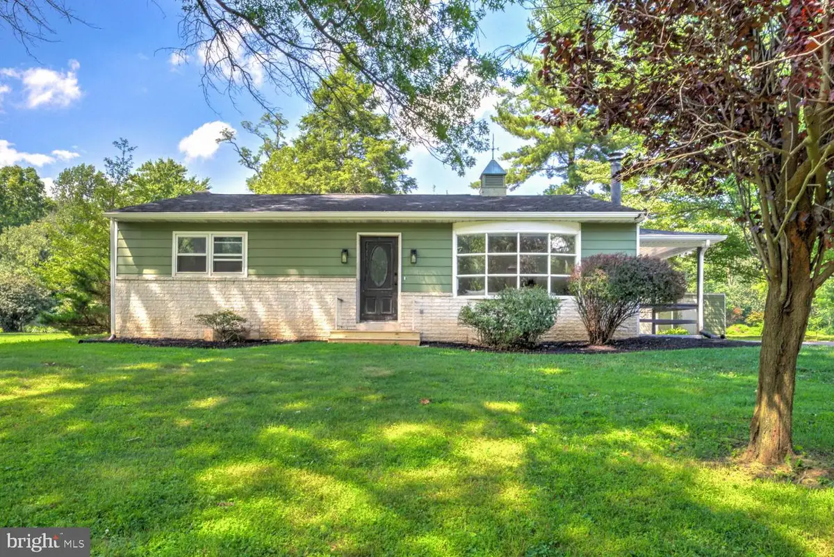 605 Sycamore Dr, Columbia, PA 17512 - #1