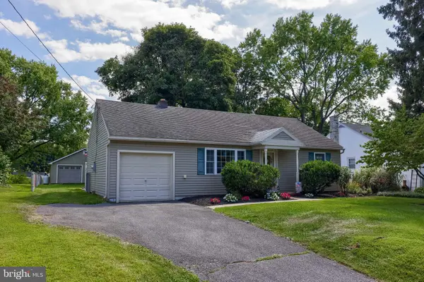 2576 Graystone Rd, EAST PETERSBURG, PA 17520