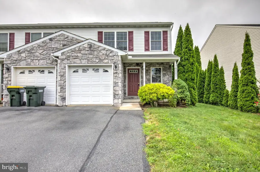 124 E Broad St, New Holland, PA 17557 - #3