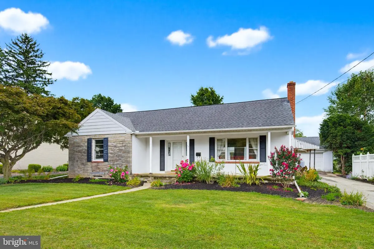 24 W Denlinger Ave, Strasburg, PA 17579 - #1