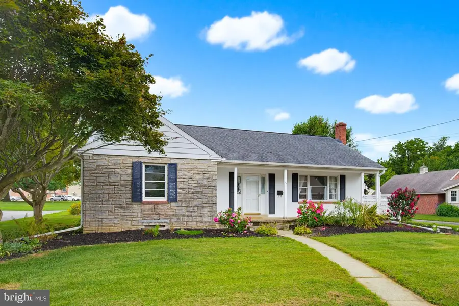 24 W Denlinger Ave, Strasburg, PA 17579 - #2