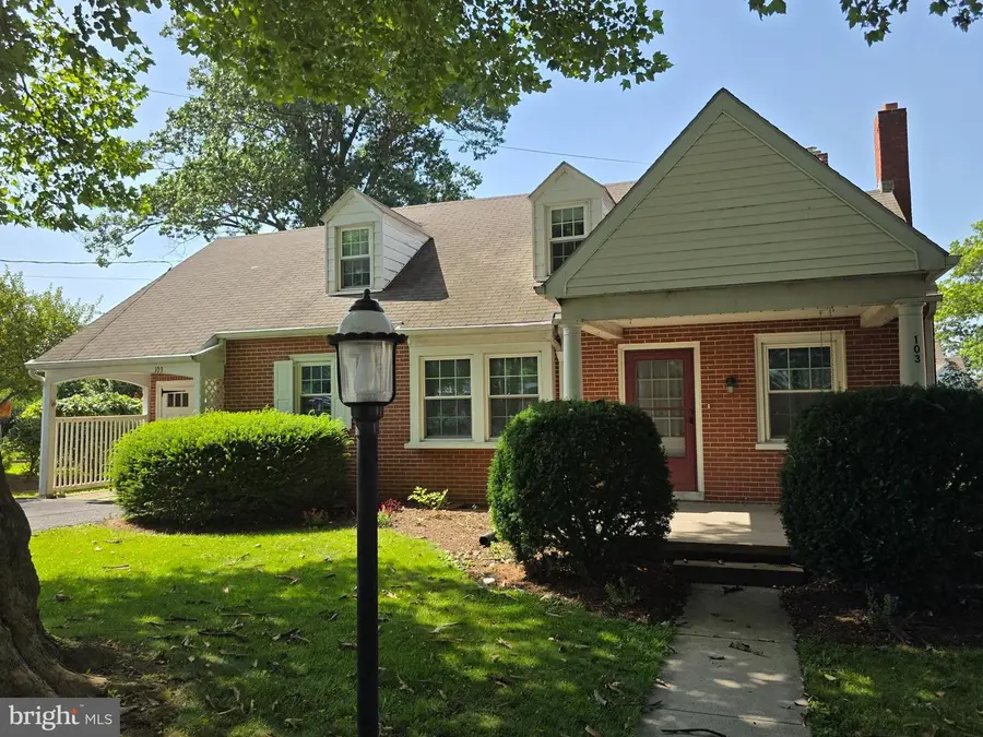 103 W Conestoga St, New Holland, PA 17557 - #3