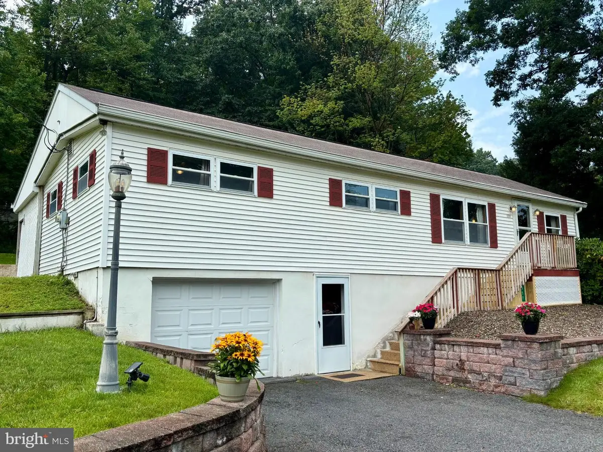 357 Twin County Rd, Morgantown, PA 19543 - #1