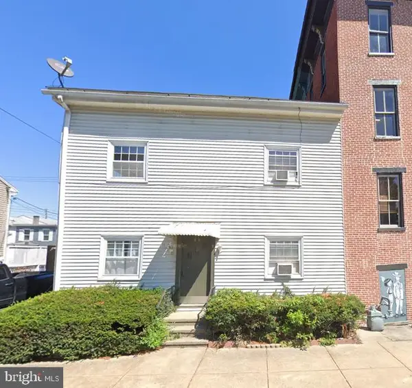 211 S Charlotte St, MANHEIM, PA 17545