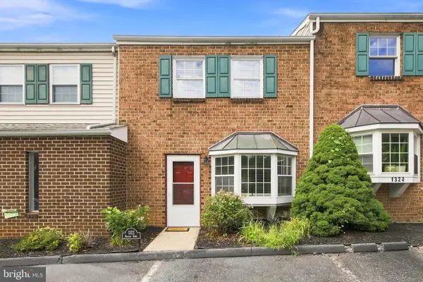 1322 Blue Jay Dr, LANCASTER, PA 17601