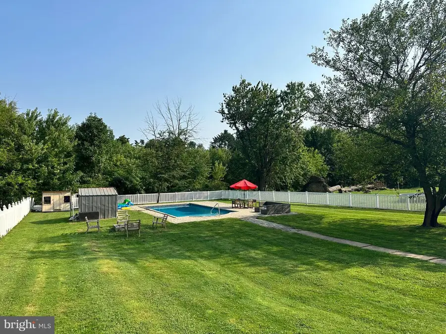 35 Meadow Ln, Lancaster, PA 17601 - #2