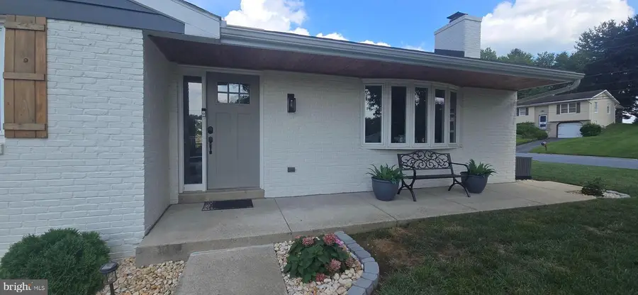 293 Tennyson Dr, Lancaster, PA 17602 - #2