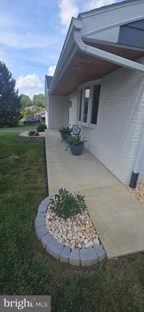 293 Tennyson Dr, Lancaster, PA 17602 - #3