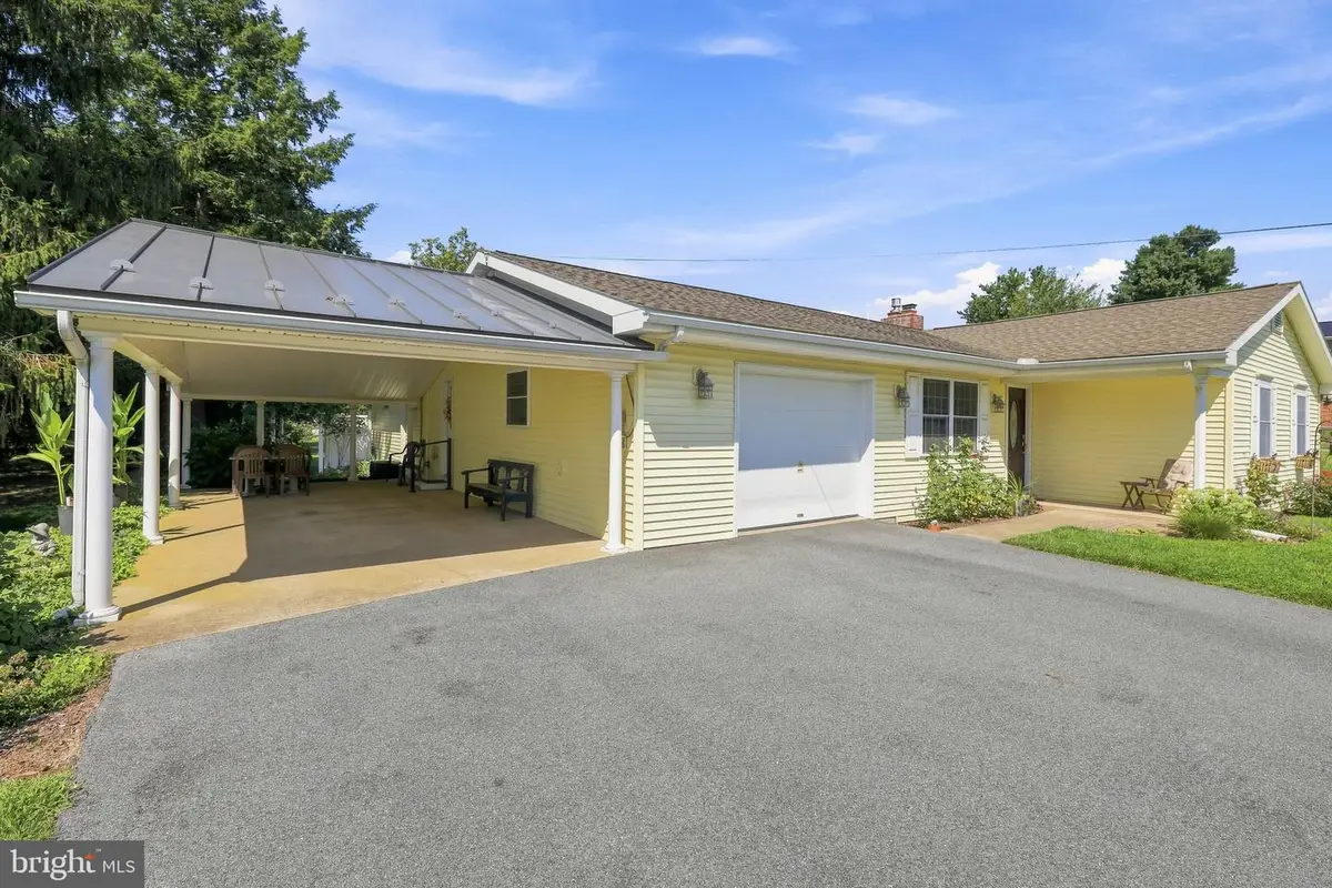 313 Linden St, East Earl, PA 17519 - #1