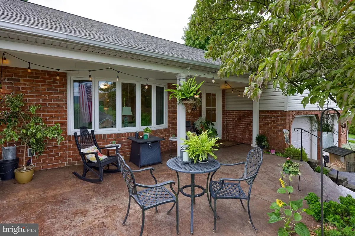 698 W Church Rd, Ephrata, PA 17522 - #1