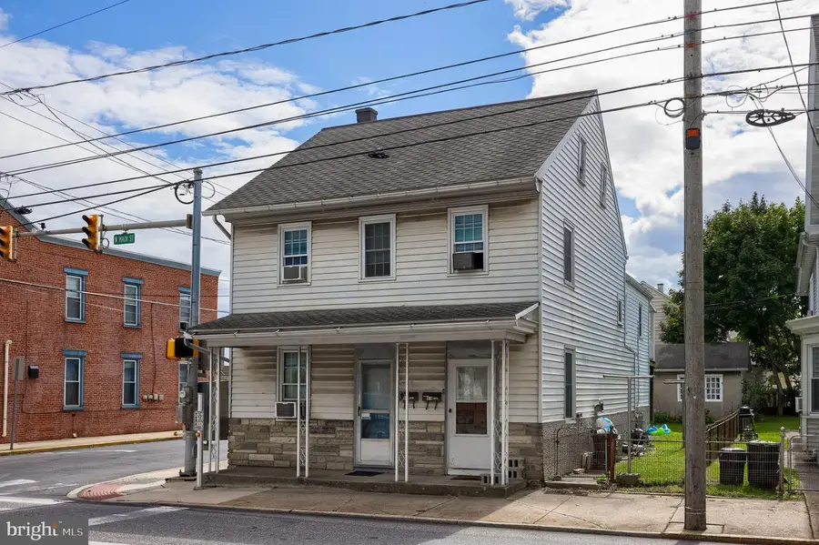 102 N Main St, Manheim, PA 17545 - #2