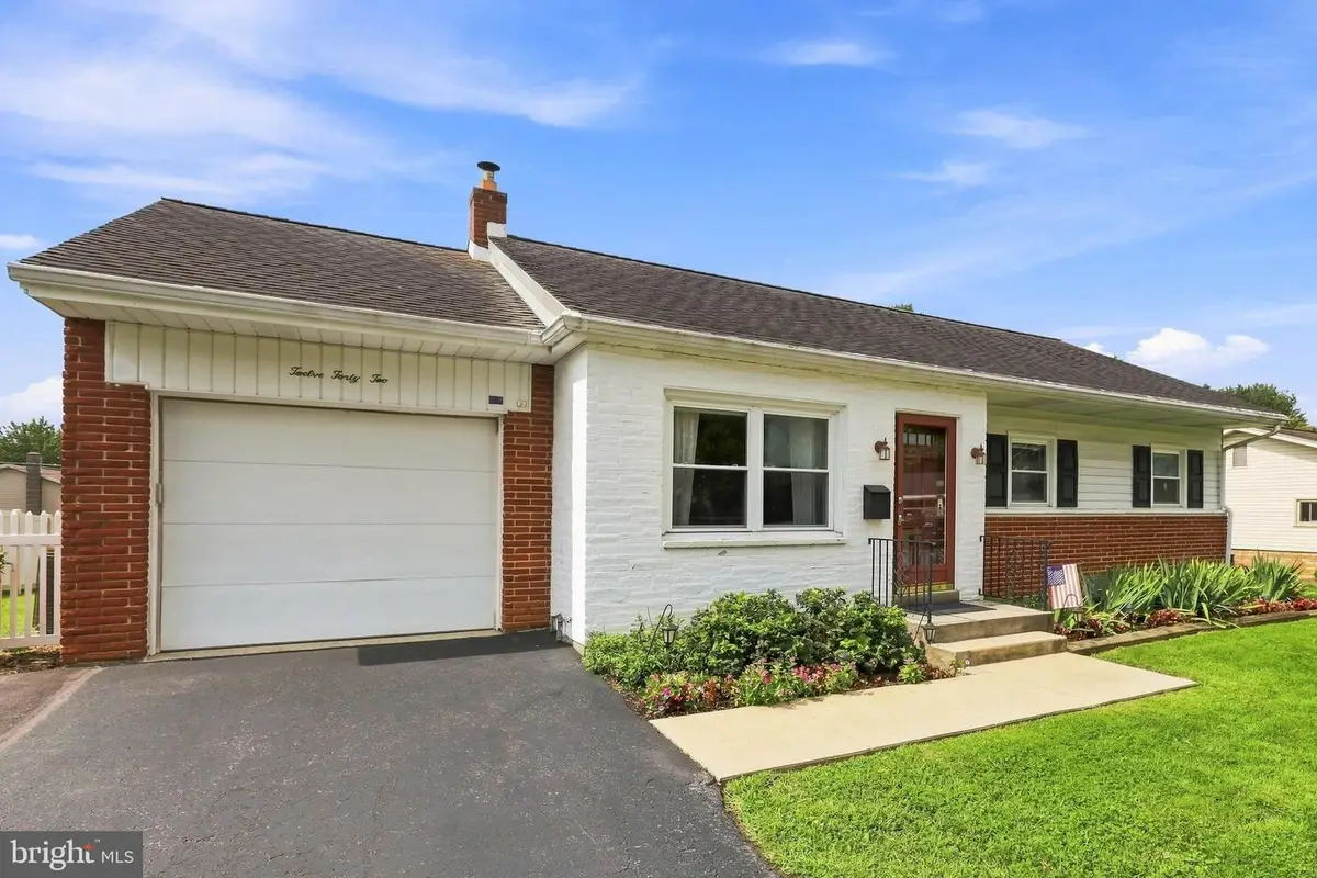 1242 Marie Ave, Ephrata, PA 17522 - #1