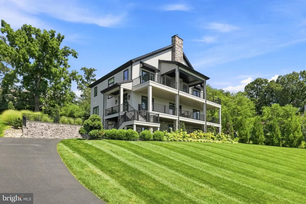 327 E Woods Dr, Lititz, PA 17543 - #1