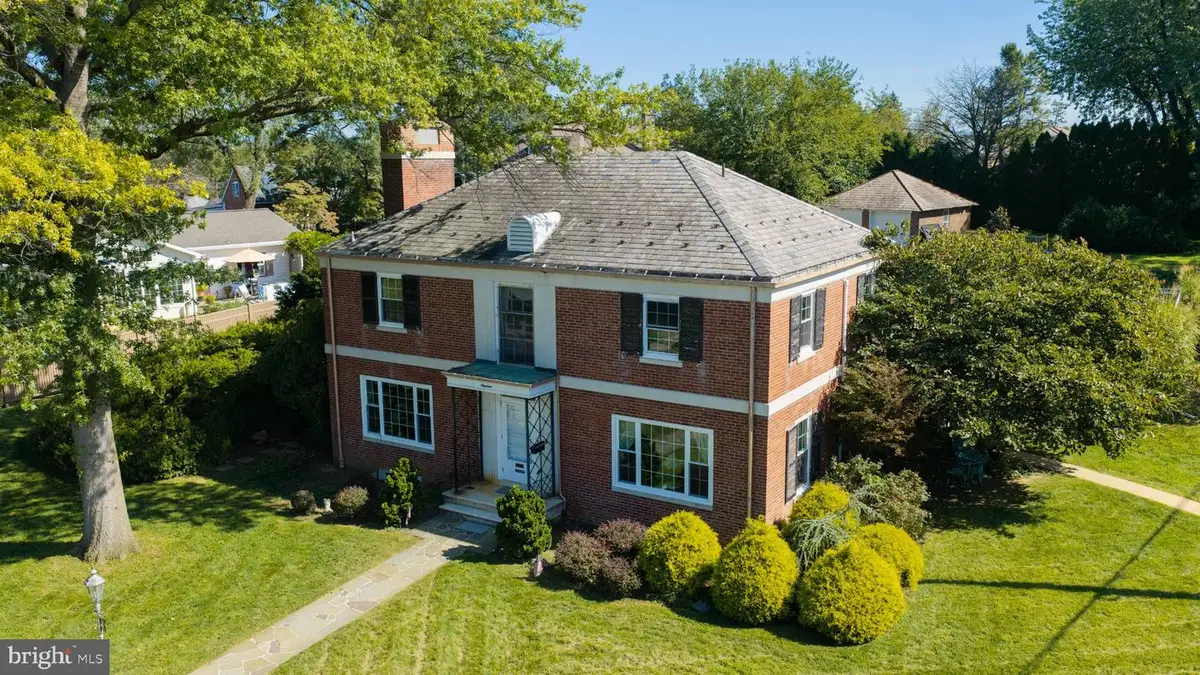19 W King St, Ephrata, PA 17522 - #1