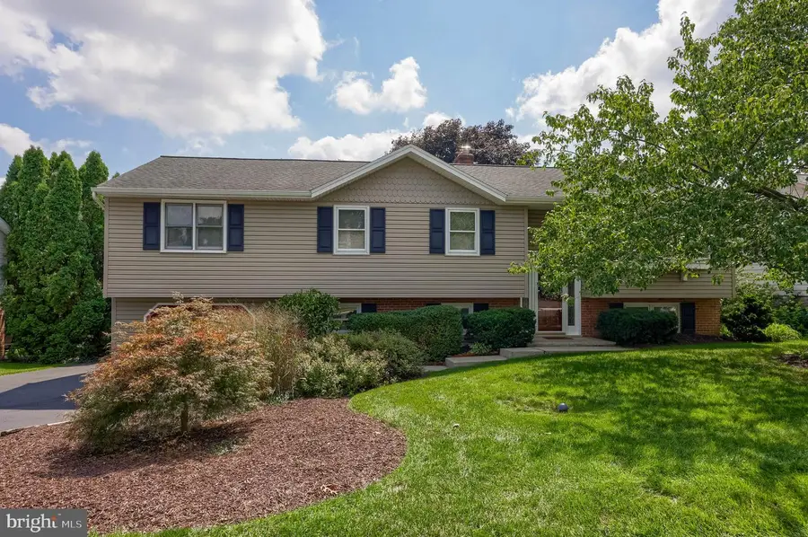 434 Surrey Dr, Lancaster, PA 17601 - #2