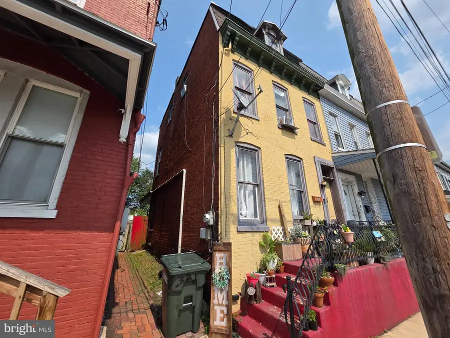 321 N 2nd St, Columbia, PA 17512 - #2
