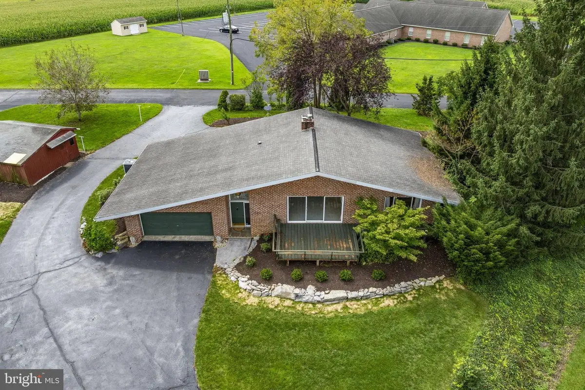 301 E Lancaster Ave, Denver, PA 17517 - #1