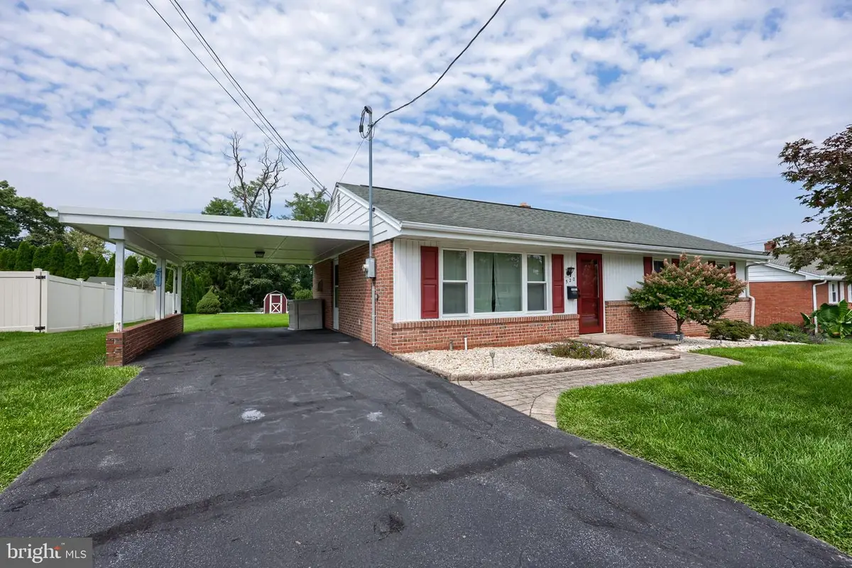 520 Lincoln Ave, Ephrata, PA 17522 - #1