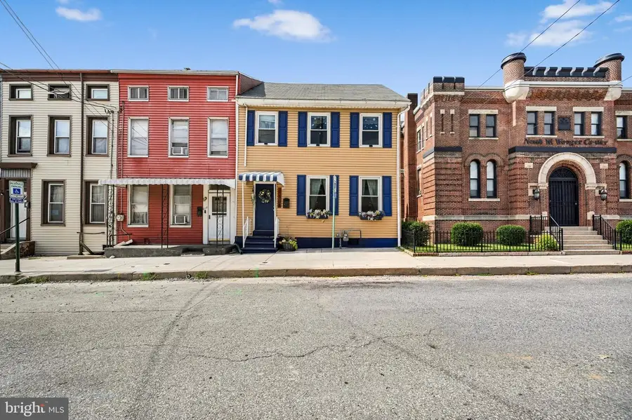219 Walnut St, Columbia, PA 17512 - #2