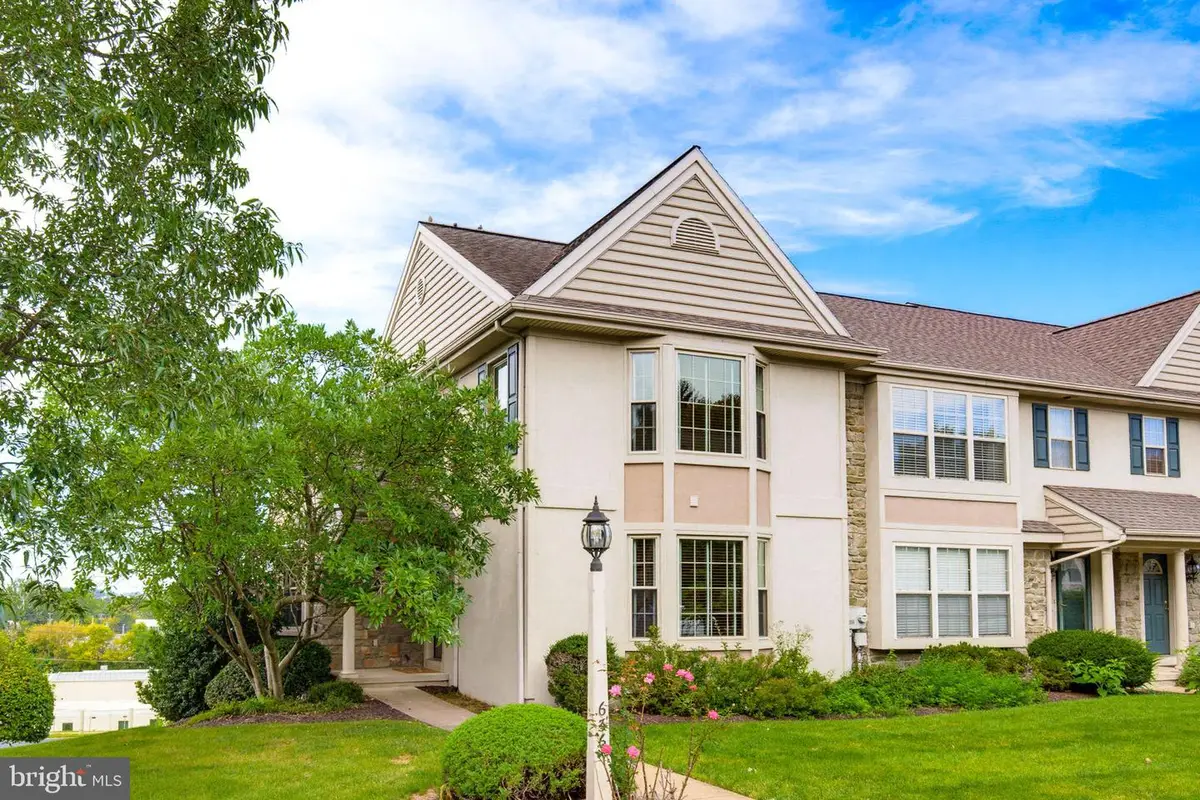 636 Royal View Dr, Lancaster, PA 17601 - #1