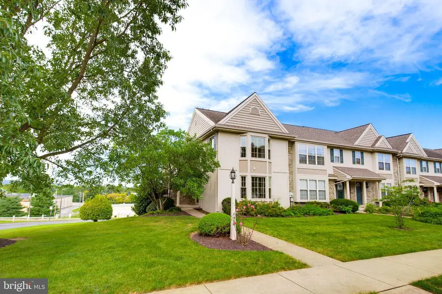 636 Royal View Dr, Lancaster, PA 17601 - #2