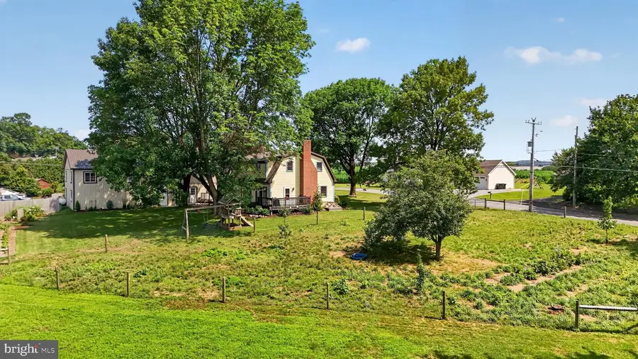 126 W Newport Rd, Lititz, PA 17543 - #2