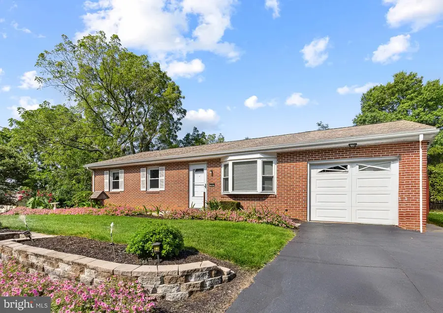 910 Pine Hill Rd, Lititz, PA 17543 - #2