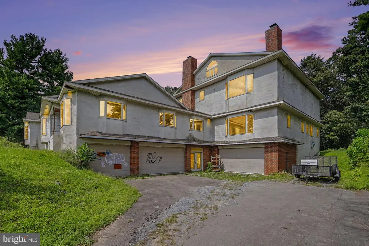 327 Blossom Hill Dr, Lancaster, PA 17601 - #1
