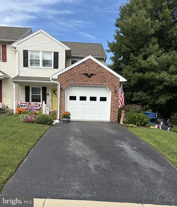 11 Parkview Dr, REINHOLDS, PA 17569