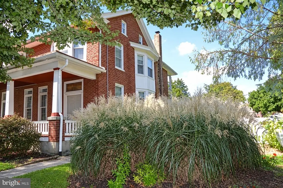 222 N 6th St, Denver, PA 17517 - #1