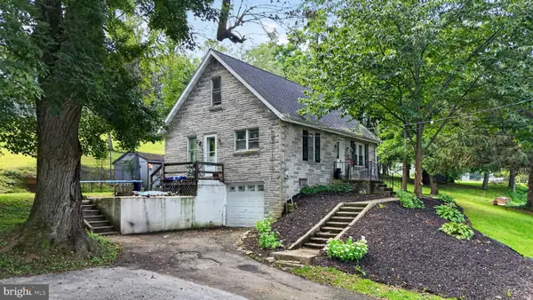 5124 Strasburg Rd, KINZERS, PA 17535