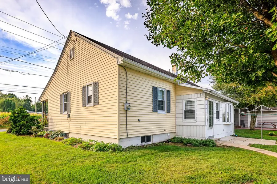 102 S Market St, Ephrata, PA 17522 - #3