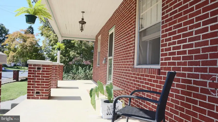 211 Broad St, Landisville, PA 17538 - #2