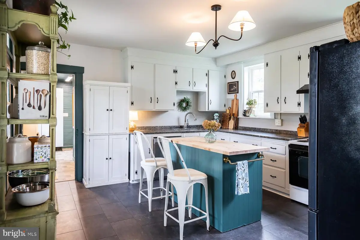 107 W Sun Hill Rd, Manheim, PA 17545 - #1
