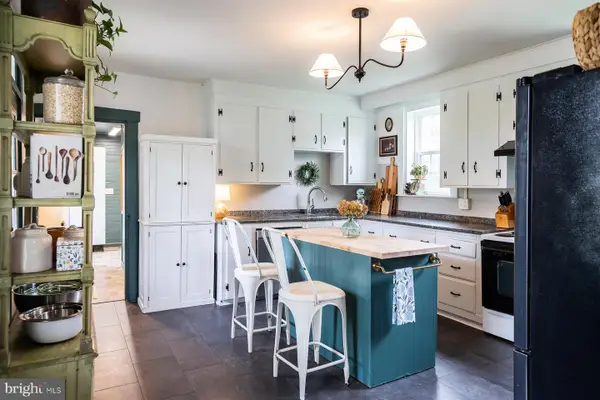 107 W Sun Hill Rd, MANHEIM, PA 17545