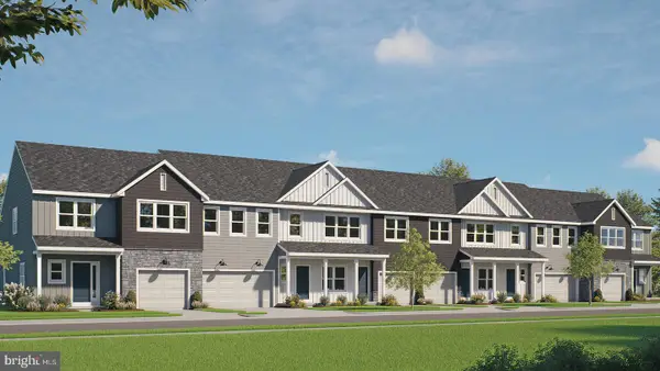 24 Arcadia Dr, ELIZABETHTOWN, PA 17022