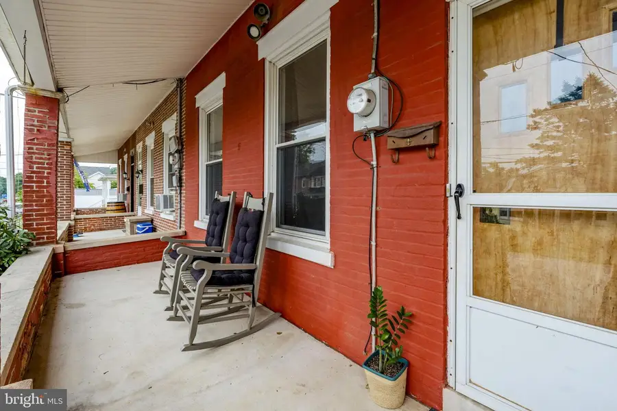 25 E 3rd St, Quarryville, PA 17566 - #2