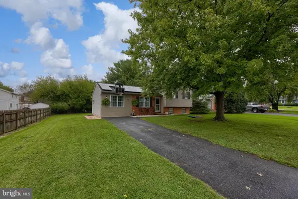 1504 Mcfarland Dr, LANDISVILLE, PA 17538