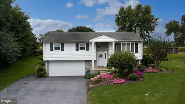 18 Pinewood Ave, EPHRATA, PA 17522