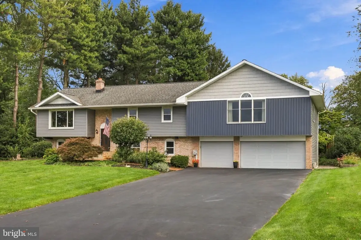 207 Weaver Dr, Lititz, PA 17543 - #1