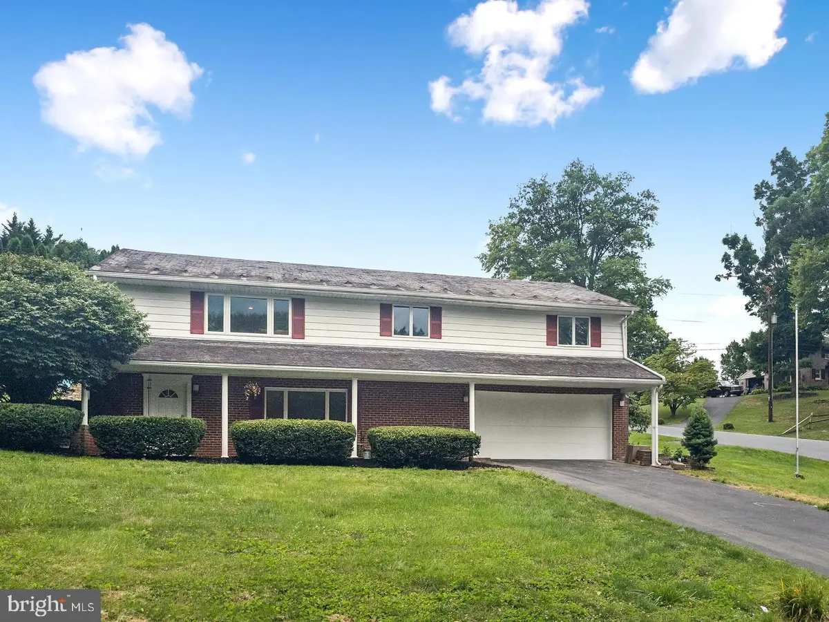 2210 Berkshire Rd, Lancaster, PA 17603 - #1