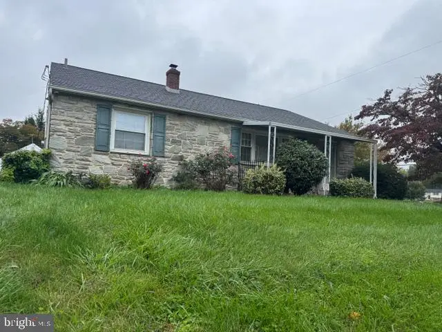 404 Hilton Dr, Lancaster, PA 17603 - #1