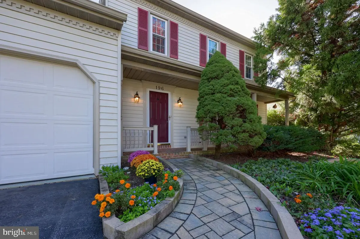 196 Strawberry St, Leola, PA 17540 - #1