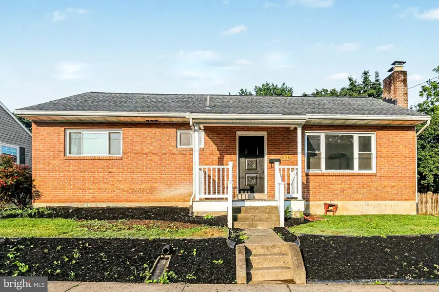 626 S Locust St, Elizabethtown, PA 17022 - #3