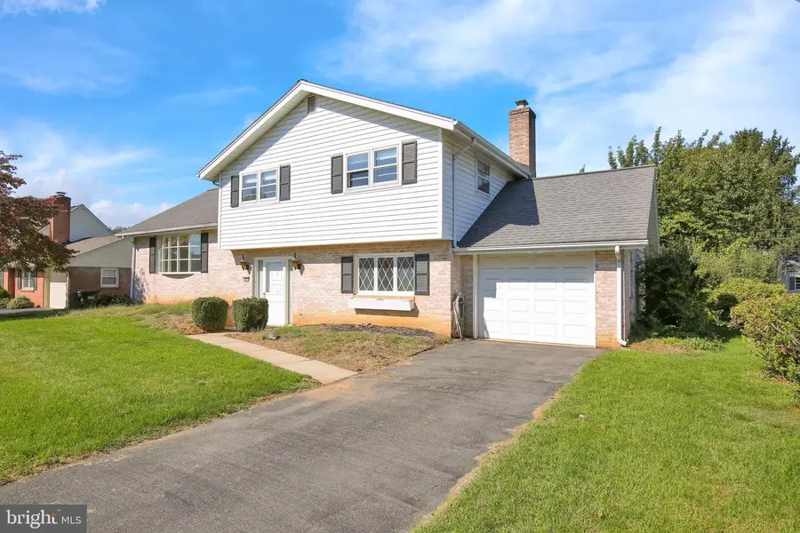 409 Belair Dr, Lancaster, PA 17601 - #2