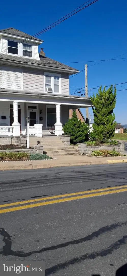 40 N 9th St N, AKRON, PA 17501